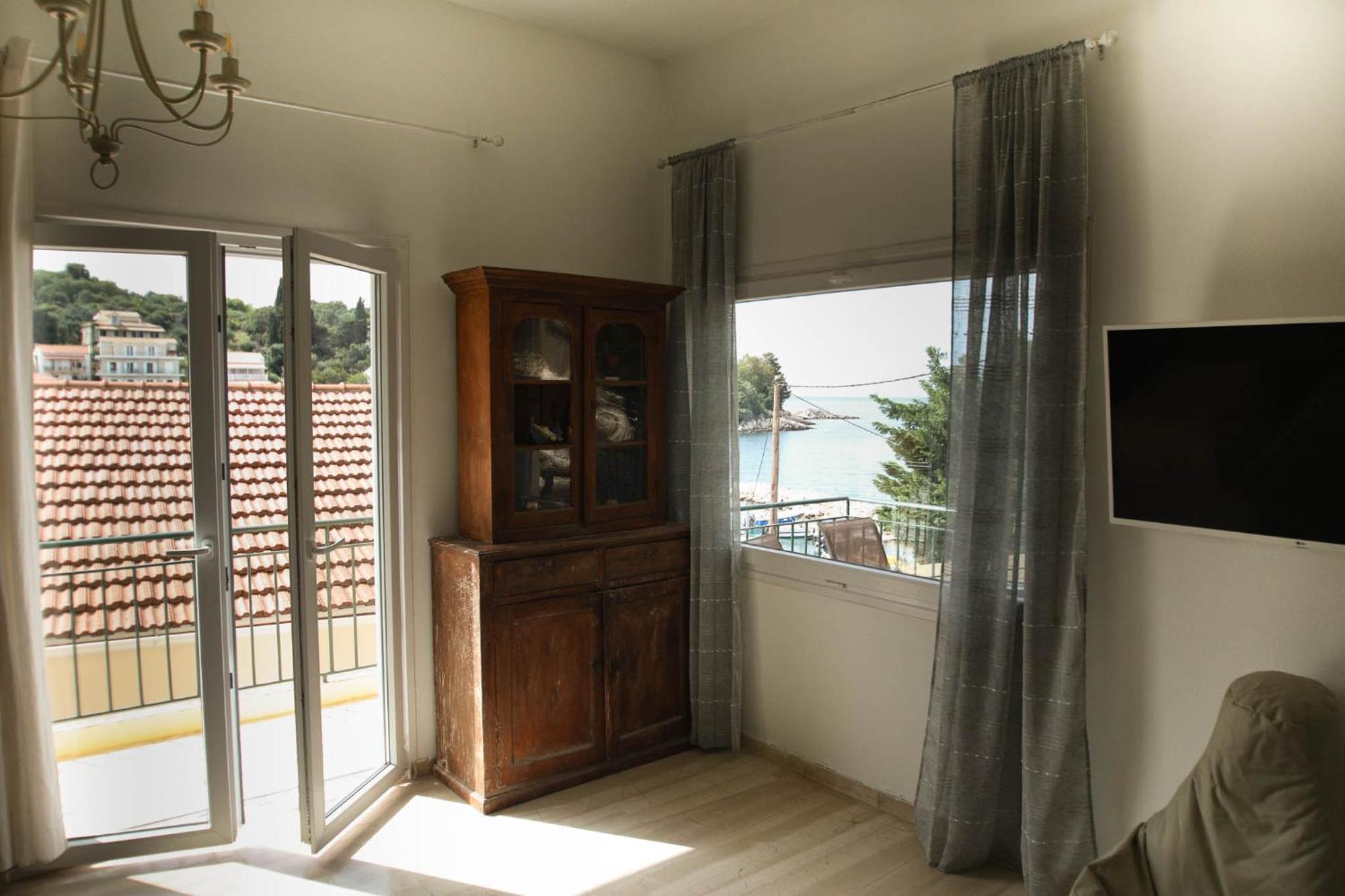 Virginia's Harbour House Apartment *